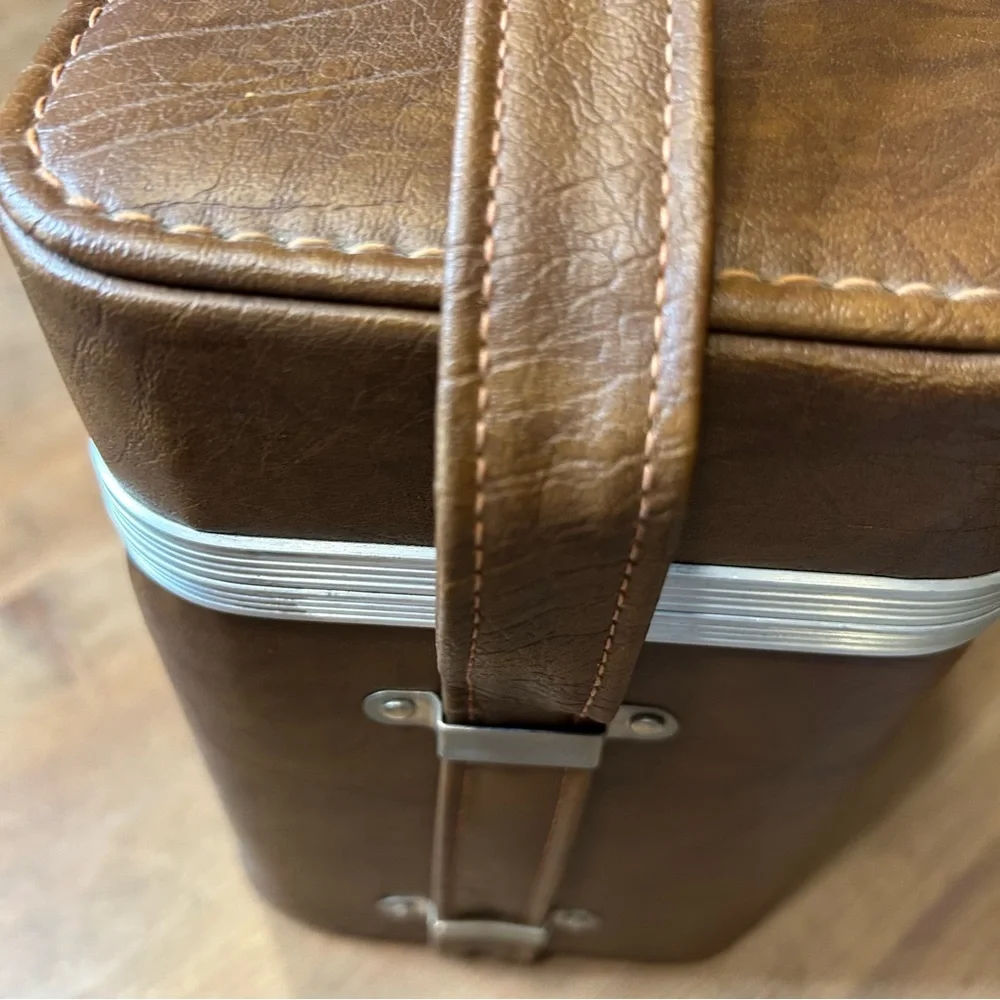 Vintage 1960s / 1970s Brown Faux Leather Camera Carrying Case